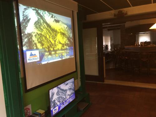 de bronにあるテレビまたはエンターテインメントセンター