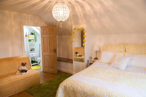 Postel nebo postele na pokoji v ubytování Cherrytree House B&B