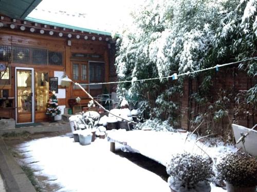 Gongsimga Hanok Guesthouse v zimě