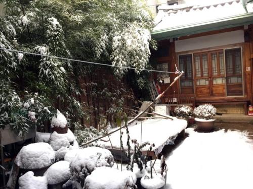 Gongsimga Hanok Guesthouse v zimě