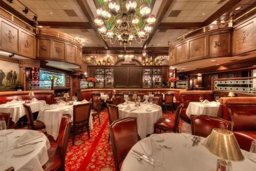 Restoran atau tempat lain untuk makan di The Madison Hotel
