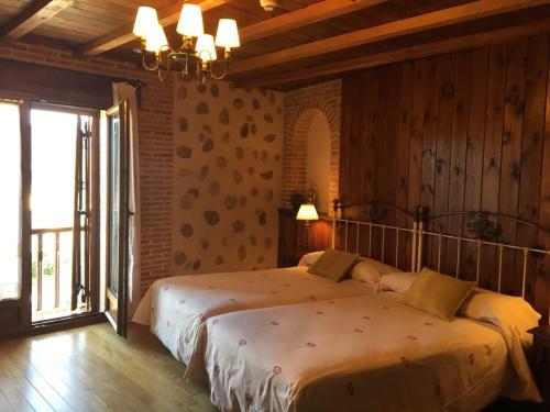 A bed or beds in a room at El Barondillo