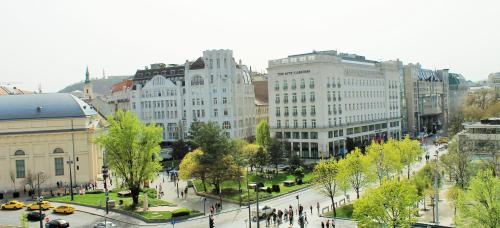 Nespecifikovaný výhled na destinaci Budapešť nebo výhled na město při pohledu z penzionu