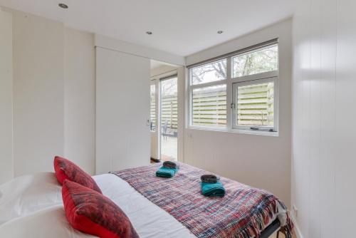 Postel nebo postele na pokoji v ubytování Modern Bungalow Zandvoortselaan
