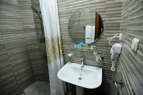  Yerevan Deluxe Hotel -  Room  picture :   Tea/Coffee maker    Shower    Safety deposit box                           