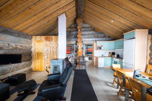 a living room with a couch and a tv in a house at Osman Kelohovi in Utsjoki
