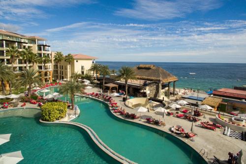 Casa Dorada Los Cabos Resort & Spa veya yakınında bir havuz manzarası