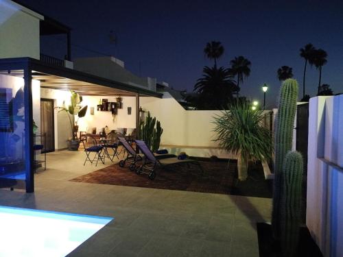 Bazén v ubytování MAGMA Rooms Playa Honda nebo v jeho okolí