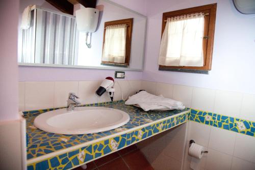 Kamar mandi di B&B Corte Catalana