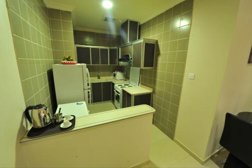 Al Janaderia Suites 7 tesisinde bir banyo