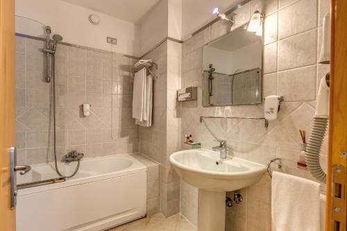a bathroom with a sink and a toilet and a shower at Hotel Franklin Feel The Sound in Rome