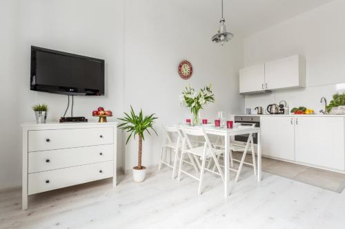 Kuchyň nebo kuchyňský kout v ubytování Palm Aparts Warsaw
