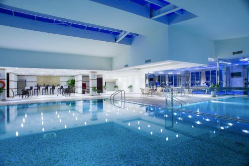 Bazén v ubytování Royal Halong Hotel nebo v jeho okolí