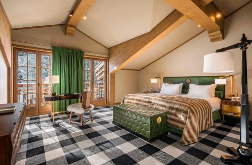 Säng eller sängar i ett rum på L'Apogée Courchevel - an Oetker Collection Hotel