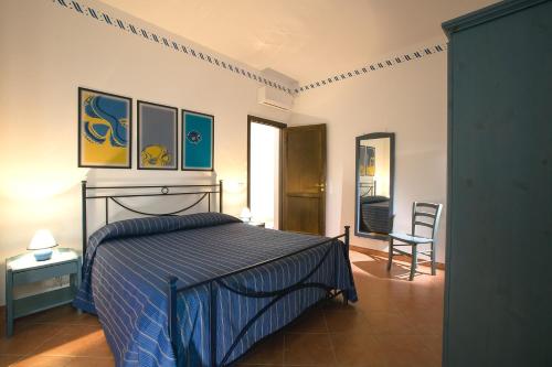 מיטה או מיטות בחדר ב-Residence Scirocco e Tramontana