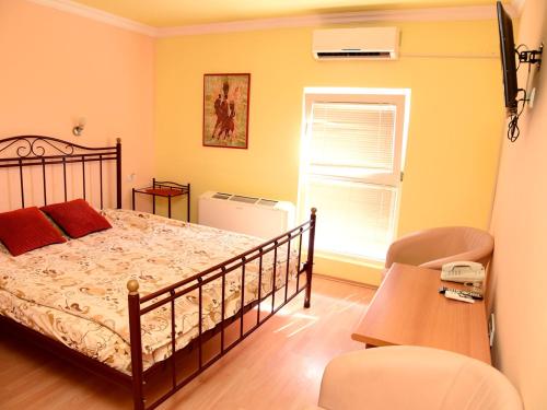 Postel nebo postele na pokoji v ubytování B&B Queen