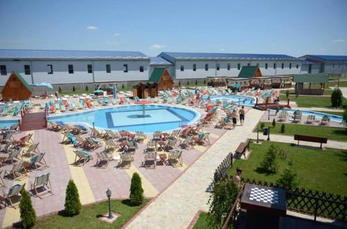 Bazén v ubytování B&B Queen nebo v jeho okolí