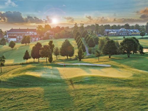Golf v hotelu nebo okolí