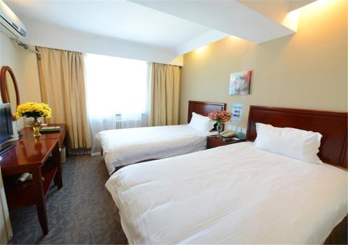 Ein Bett oder Betten in einem Zimmer der Unterkunft GreenTree Inn ShanXi TaiYuan Jiancaoping District XingHua Street Business Hotel