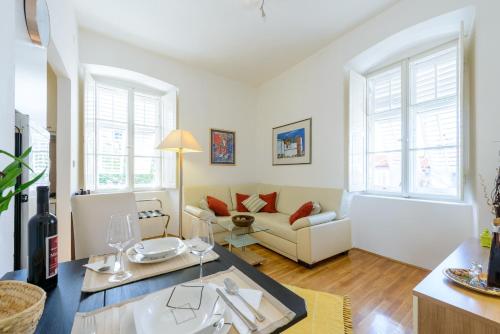 Apartments Eta