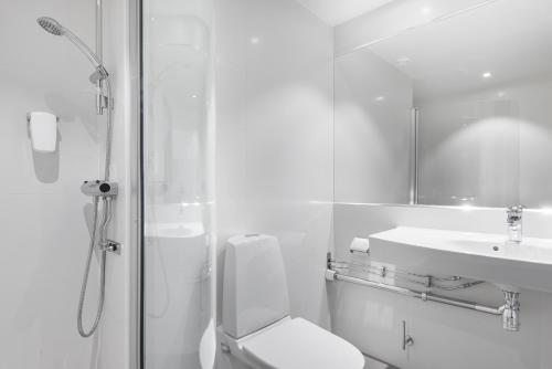 Kylpyhuone majoituspaikassa Quality Hotel Grand Kristianstad