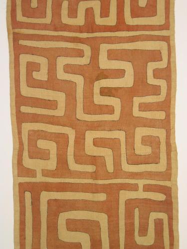 a brown rug with a brown and white pattern at Alberti Bed & Bike in Maastricht