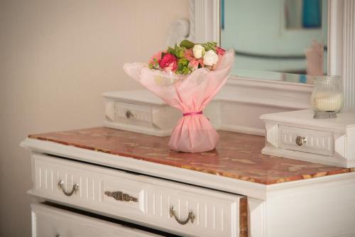 a vase with a bouquet of flowers on a table at Domaine de la Marseillaise in La Crau