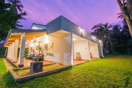 Taman di luar Oreeka - Katunayake Airport Transit Hotels
