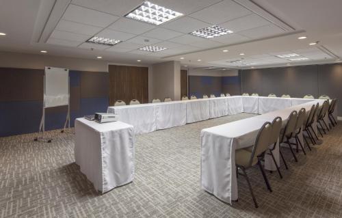 a conference room with a long table and chairs at Sotero Hotel by Castelo Itaipava in Salvador