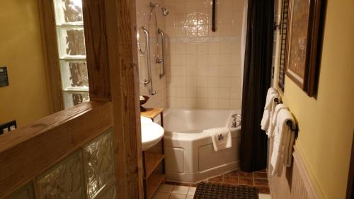 Ett badrum på Lodge at Sedona