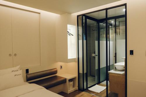 Gallery image of Noel Business Hotel in Busan