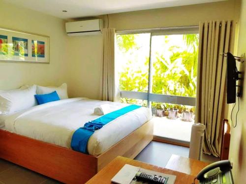 เตียงในห้องที่ The Sanctuary Hotel Resort Spa