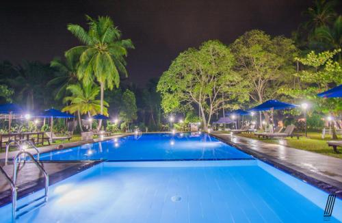 Swimming pool sa o malapit sa Oreeka - Katunayake Airport Transit Hotels