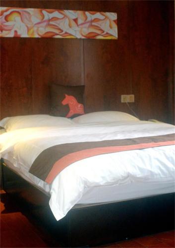 Un ou plusieurs lits dans un hébergement de l'établissement JUNYI Hotel Guizhou Guiyang Bageyan Road