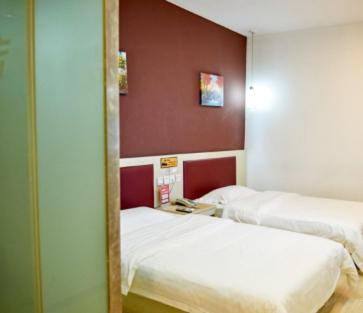 a room with two beds and a mirror at Thank Inn Chain Hotel Hebei Langfang Xianghe Haobainian Furniture Square in Xianghe