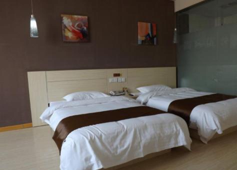En eller flere senger på et rom på Thank Inn Chain Hotel Shandong Ningyang West Street