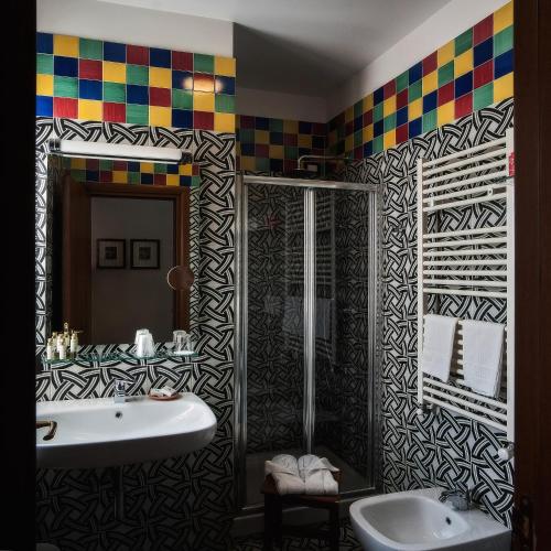 a bathroom with a tub and a sink at La Moresca in Ravello