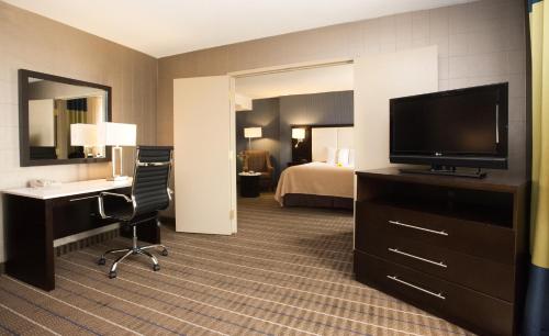 Holiday Inn & Suites Mississauga West - Meadowvale, an IHG Hotel