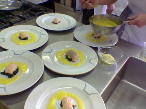 ホテルの敷地内または近くでの食事または食べ物