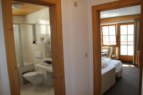 Koupelna v ubytování Hotel Garni Apart Elfriede