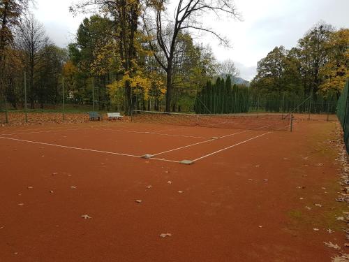 Tenis a/nebo squash v ubytování Penzion BránaBeskyd nebo okolí