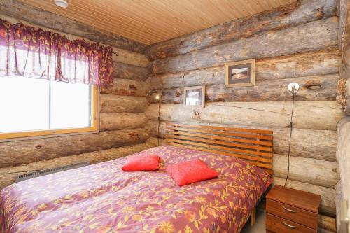 Кровать или кровати в номере Sielikkö Aurora Log Apartments