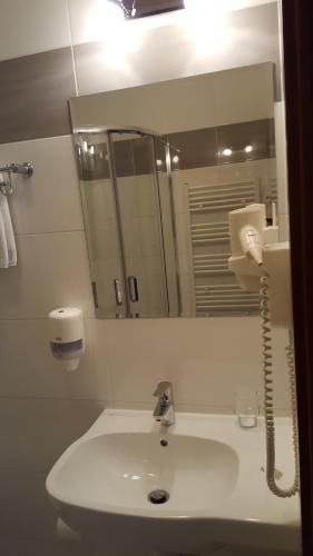 Ένα μπάνιο στο Hotel Dworek***