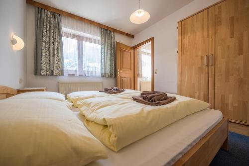 Кровать или кровати в номере Ferienwohnungen Pitterle
