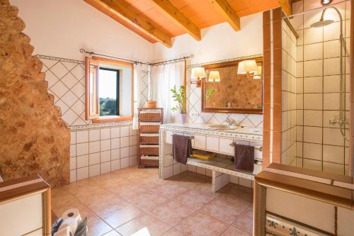 A bathroom at Es Camp Fred