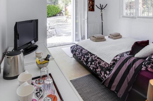 Ένα ή περισσότερα κρεβάτια σε δωμάτιο στο Villa Les Lucioles