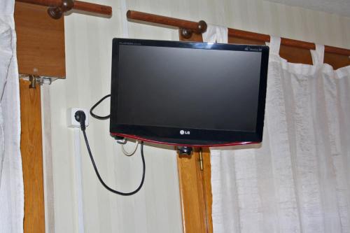 TV a/nebo společenská místnost v ubytování Hostal Cervantes