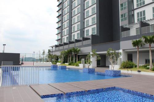 ein Schwimmbad vor einem Gebäude in der Unterkunft Galleria Equine Park in Seri Kembangan