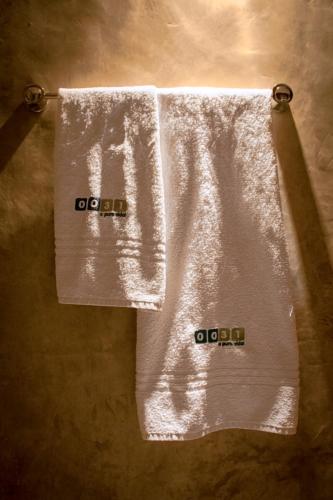 two towels hanging on a towel rack in a bathroom at 0031 Boutique Hotel & Restaurant Cumbuco in Cumbuco