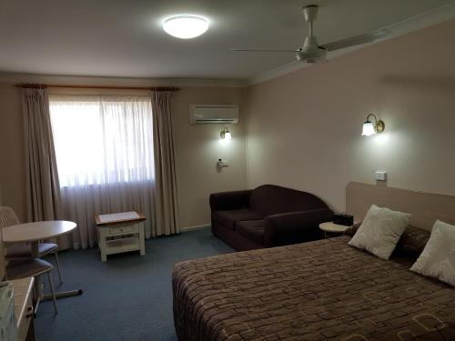 Ένα ή περισσότερα κρεβάτια σε δωμάτιο στο Abraham Lincoln Motel